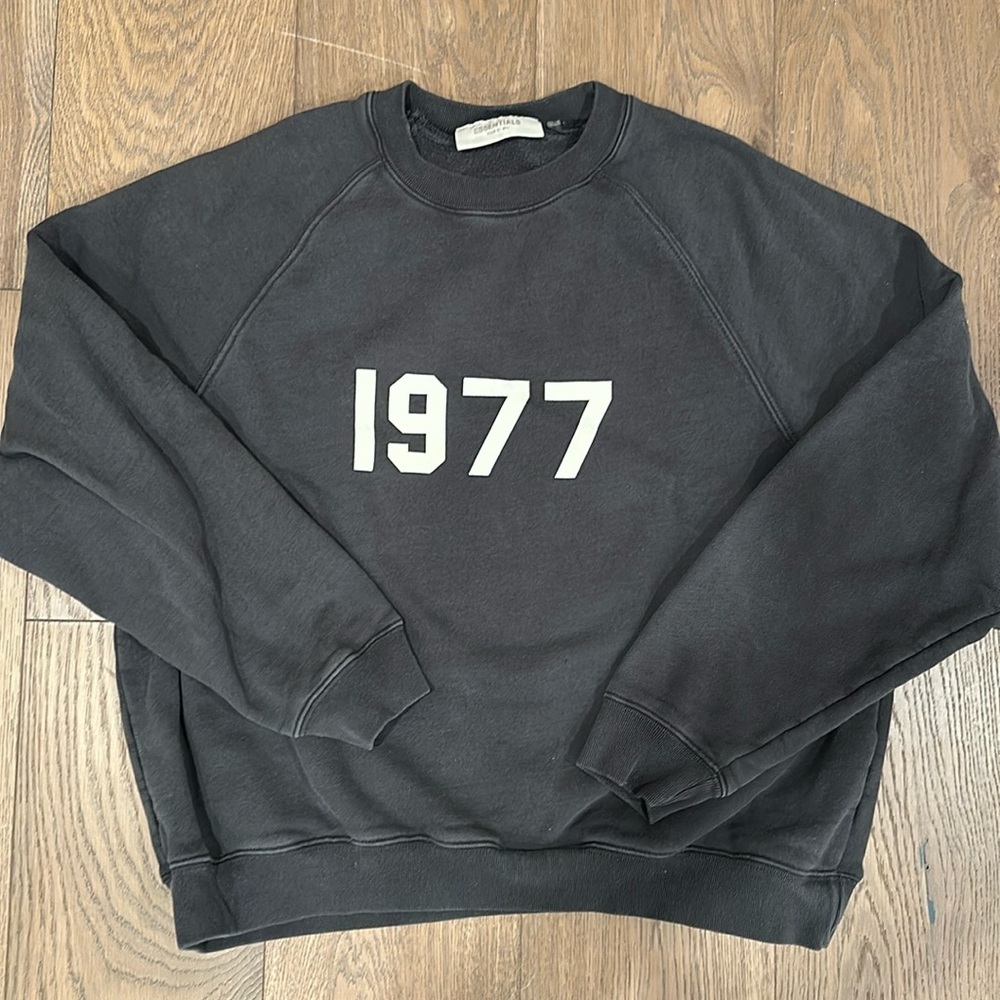 Essentials size S 1977 vintage sweatshirt